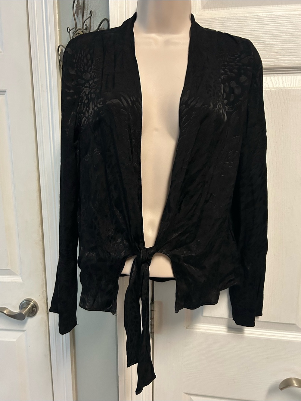 Skylar + Madison Black Womens Tie Top Long Sleeve Dressy Flowy Tone on Tone Goth